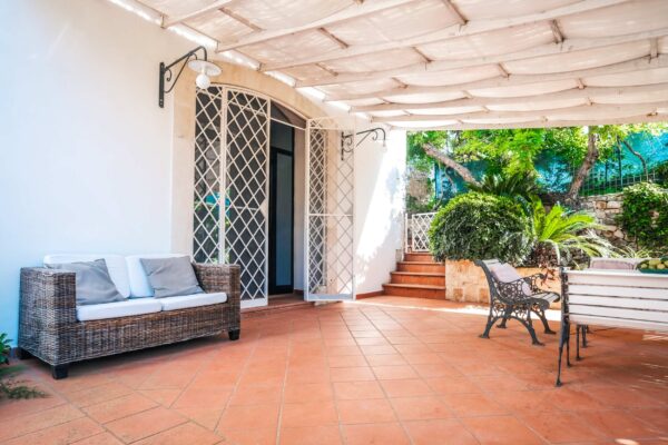 la-magnolia-apulian-bed-and-breakfast-rooms-pool-relax-discover-polignano-000 la-magnolia-apulian-bed-and-breakfast-rooms-pool-relax-discover-polignano-000