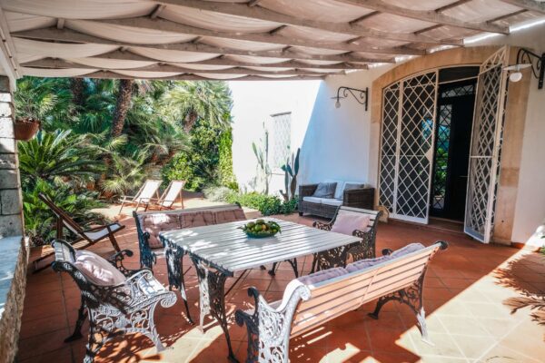 la-magnolia-apulian-bed-and-breakfast-rooms-pool-relax-discover-polignano-002 la-magnolia-apulian-bed-and-breakfast-rooms-pool-relax-discover-polignano-002