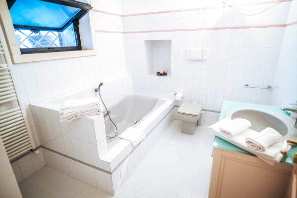 antica-radice-bagno-storia-la-magnolia-apulian-bed-and-breakfast-rooms-pool-relax-discover-polignano-007 antica-radice-bagno-storia-la-magnolia-apulian-bed-and-breakfast-rooms-pool-relax-discover-polignano-007