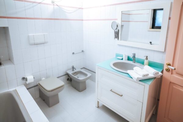 antica-radice-bagno-storia-la-magnolia-apulian-bed-and-breakfast-rooms-pool-relax-discover-polignano-008 antica-radice-bagno-storia-la-magnolia-apulian-bed-and-breakfast-rooms-pool-relax-discover-polignano-008