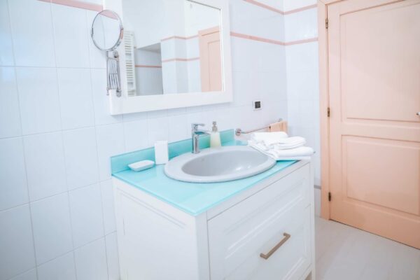 antica-radice-bagno-storia-la-magnolia-apulian-bed-and-breakfast-rooms-pool-relax-discover-polignano-010 antica-radice-bagno-storia-la-magnolia-apulian-bed-and-breakfast-rooms-pool-relax-discover-polignano-010