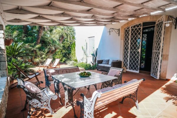 antica-radice-storia-la-magnolia-apulian-bed-and-breakfast-rooms-pool-relax-discover-polignano-001 antica-radice-storia-la-magnolia-apulian-bed-and-breakfast-rooms-pool-relax-discover-polignano-001