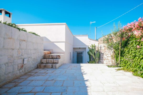 nuovo-germoglio-storia-la-magnolia-apulian-bed-and-breakfast-rooms-pool-relax-discover-polignano-013 nuovo-germoglio-storia-la-magnolia-apulian-bed-and-breakfast-rooms-pool-relax-discover-polignano-013